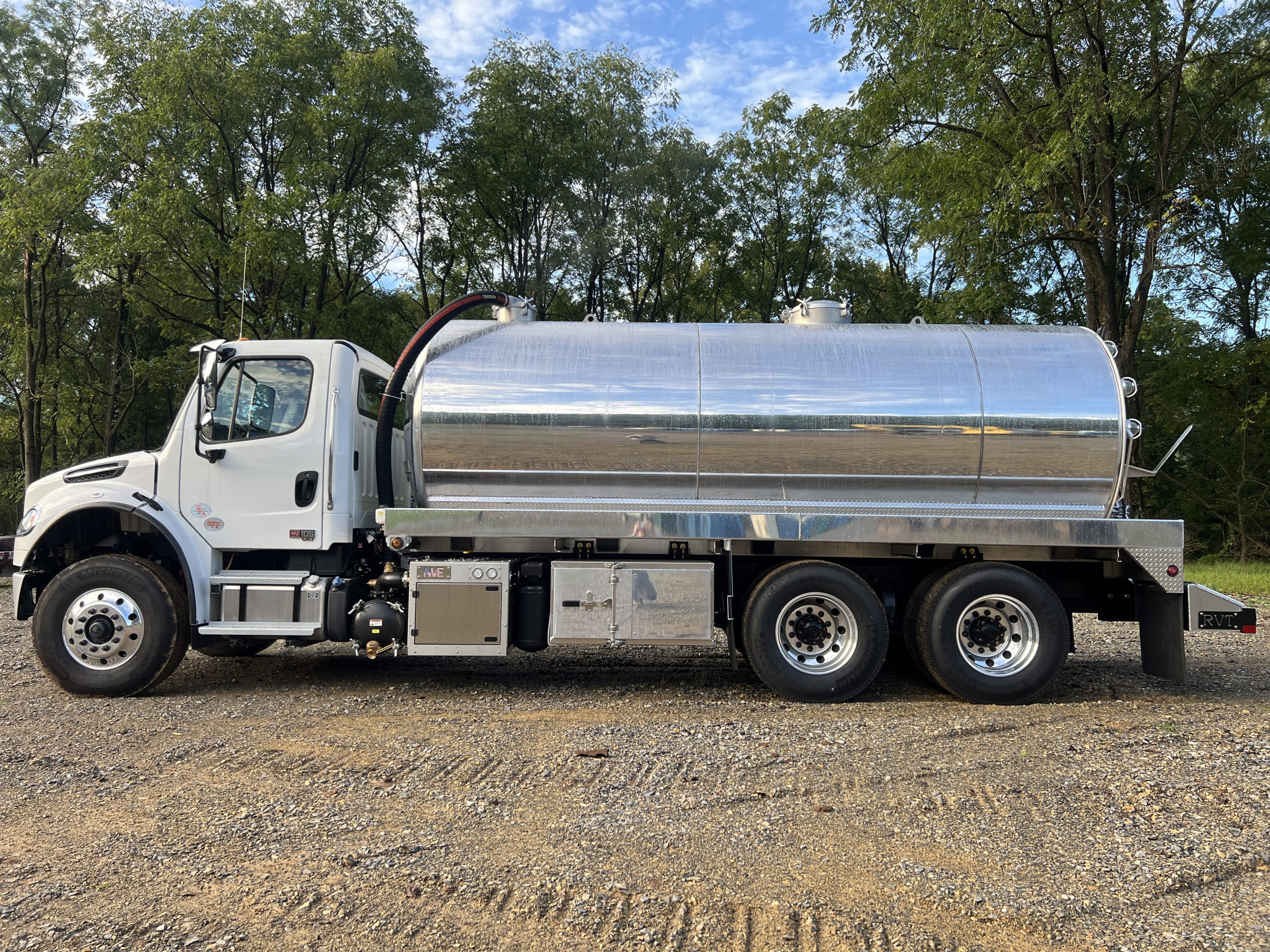 2027 FREIGHTLINER M2-106 with 4,200-GALLON VACUUM TANK (WRT10463)