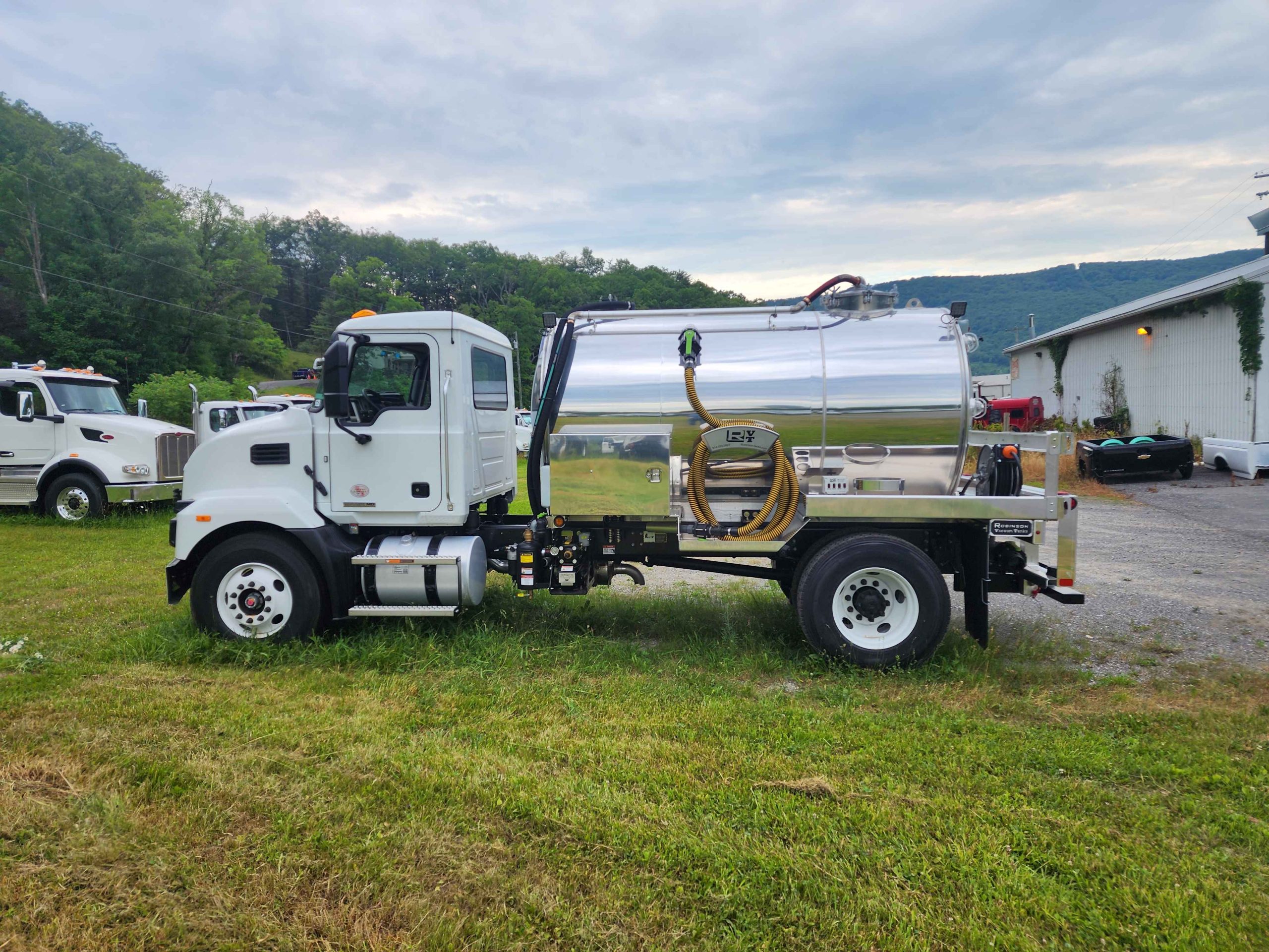 2025 Mack MD6 with PR2000A (WRT10374)